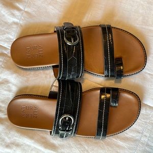 Naturalizer flat sandal. Sz7.5 Black. Like new